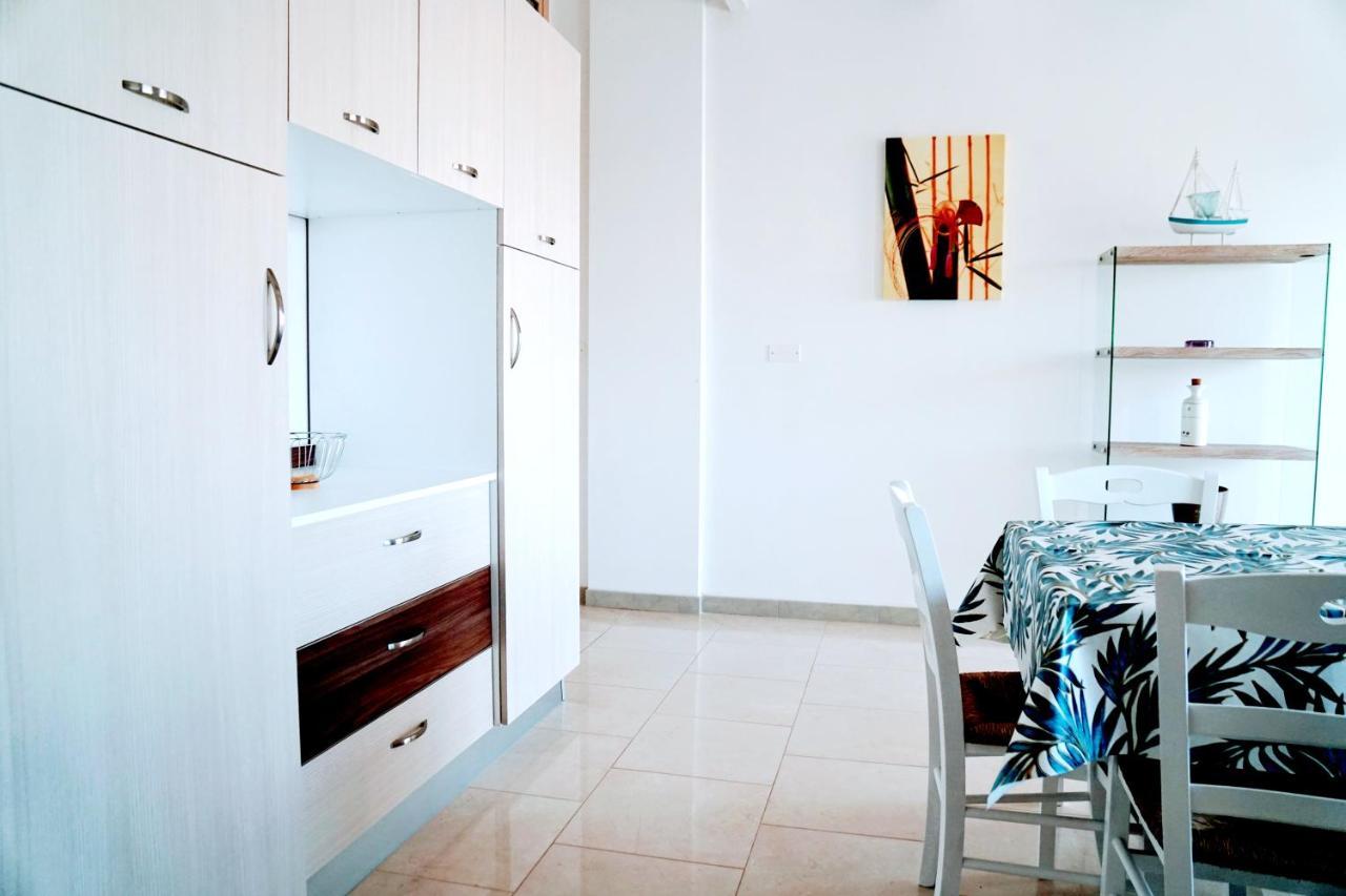 Fronte Mare In Centro Covered Parking Torre Lapillo Exterior foto
