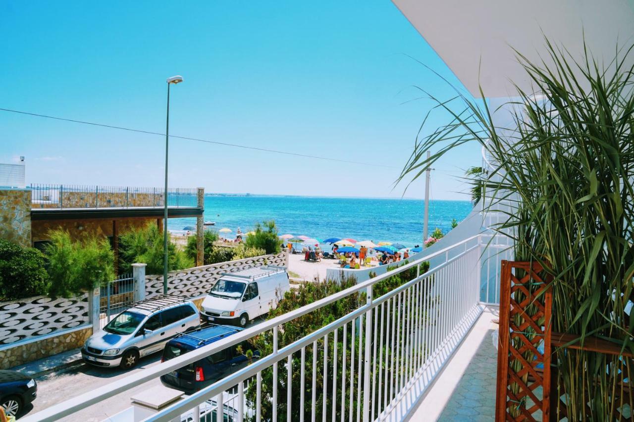 Fronte Mare In Centro Covered Parking Torre Lapillo Exterior foto